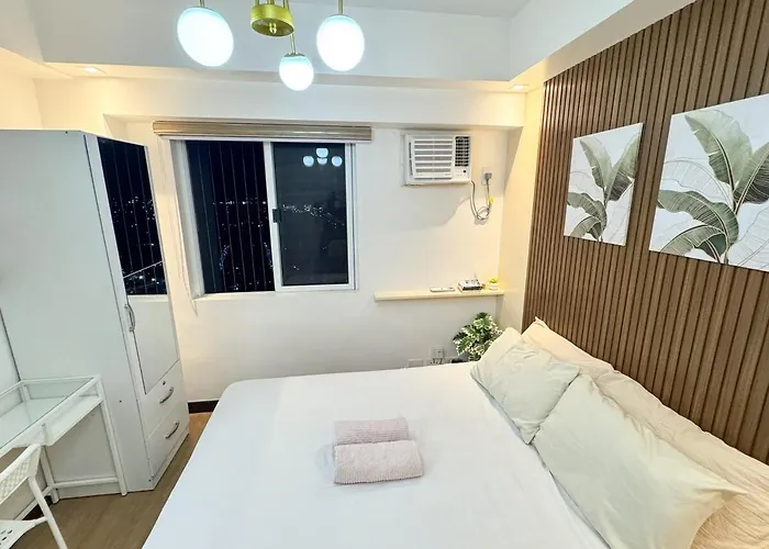 Queen Bed With 1 Bedroom Near Ayala Mall Cloverleaf Balintawak