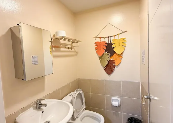Queen Bed With 1 Bedroom Near Ayala Mall Cloverleaf Balintawak Manila